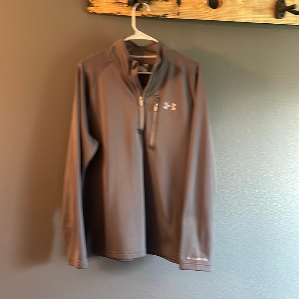 Large Under Armour Gray 1/4 zip cold gear pullover in excellent condition!